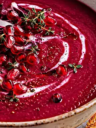 Vellutata di Radicchio Rosso, Barbabietola e Melagrana con Crostini al Timo